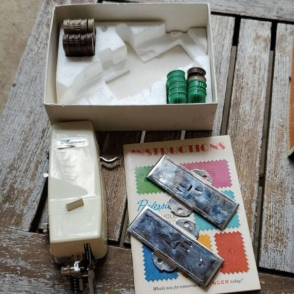 1973 Singer Professional Buttonholer for Slant Needle Zig Zag sewing machines - Picture 3 of 8